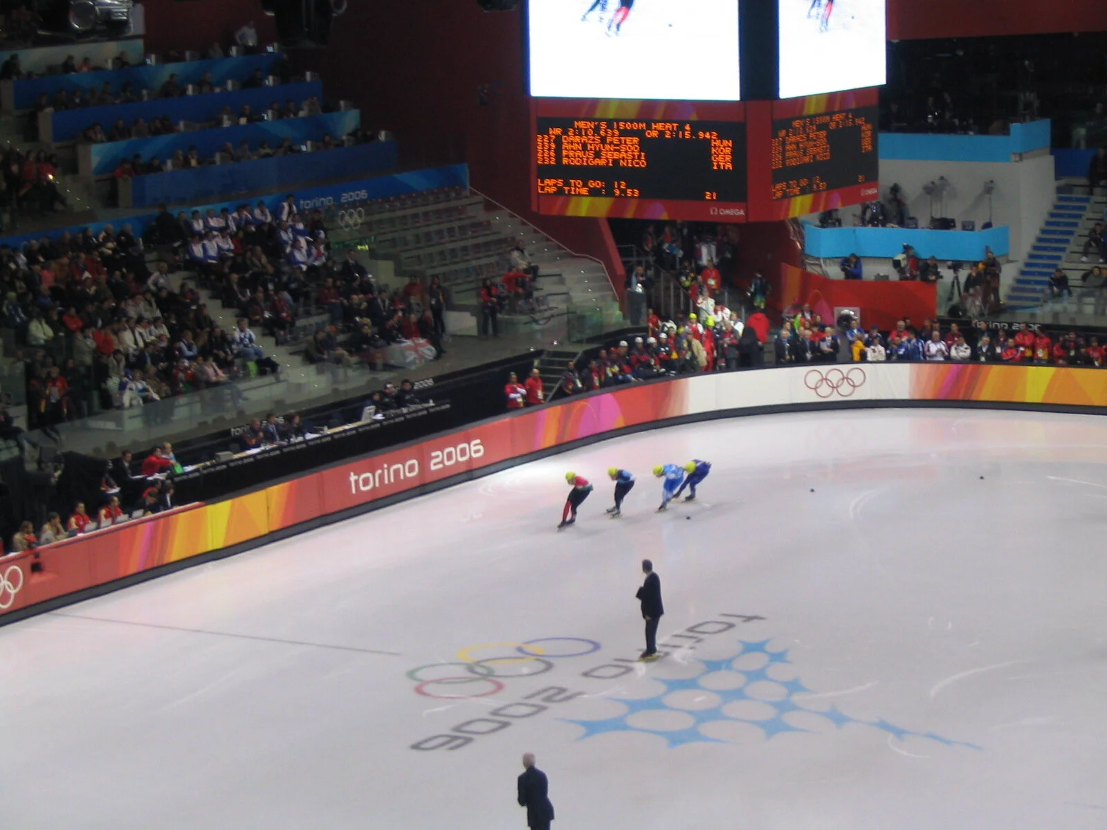2006 Winter Olympics Medal Ceremony, Turin - Music, announcements (Italian) Cheering, crowd atmosphere - binaural