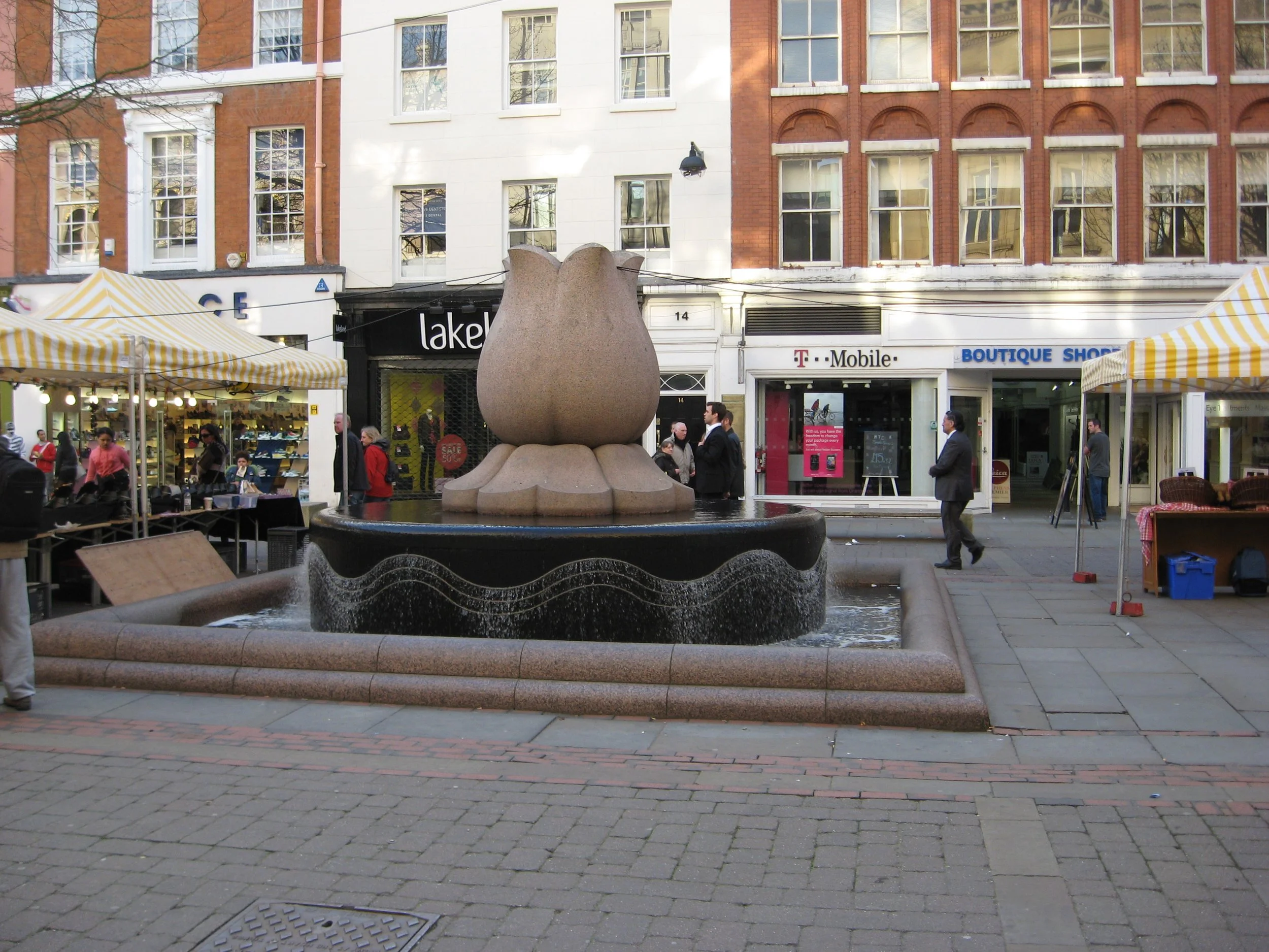 Soundwalk 7.45am St Ann's Square to Northern Quarter, Manchester - Fountains, Bell chimes, deliveries, commuting - Binaural