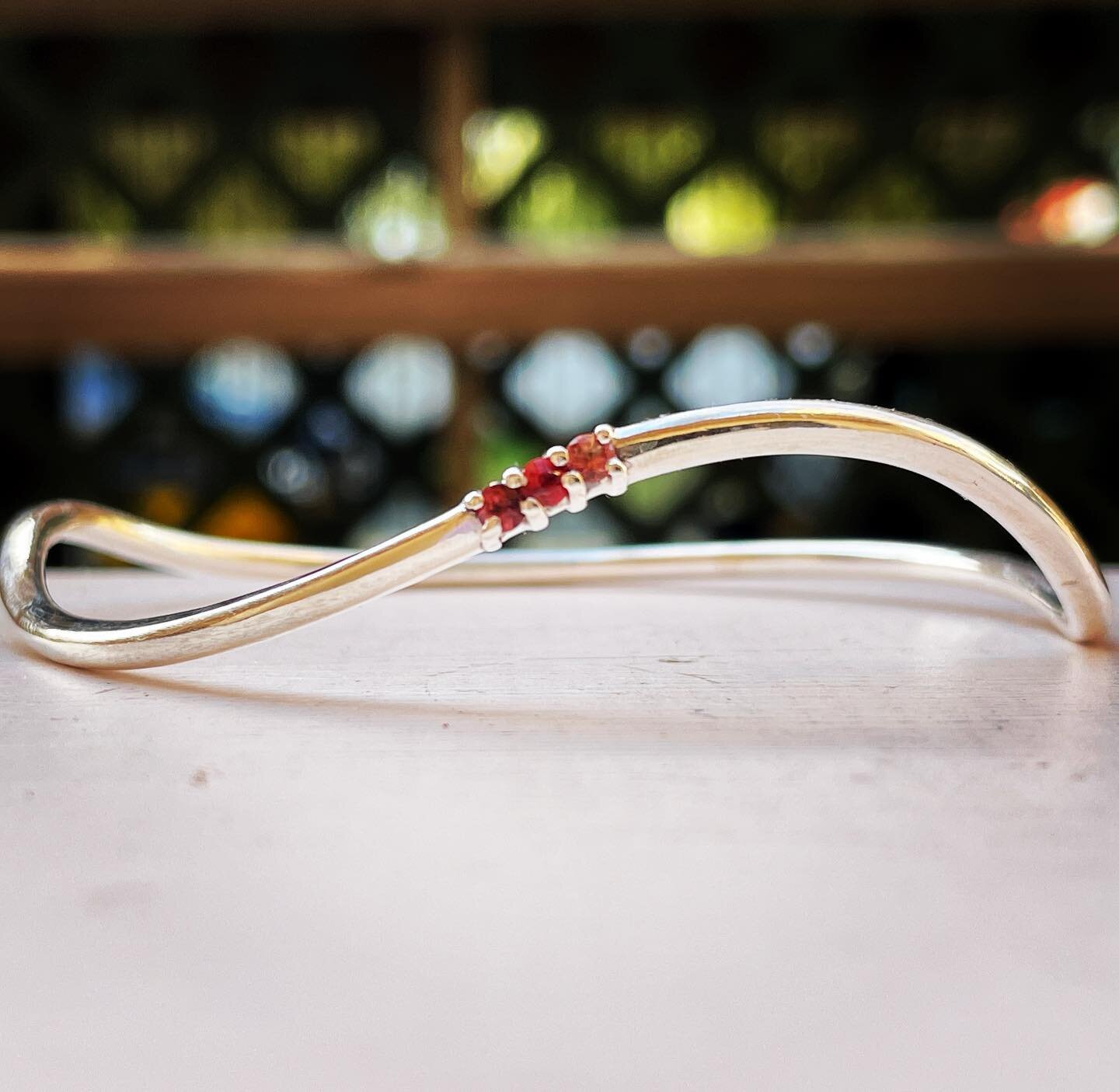 Undulating wave bangle with accent of three sapphires, a great way to remake old precious metal into something new and add something colourful with some bright and pretty gems.  #recyclegold #bangles #sapphirebangle #redsapphire #northperthcommunity 