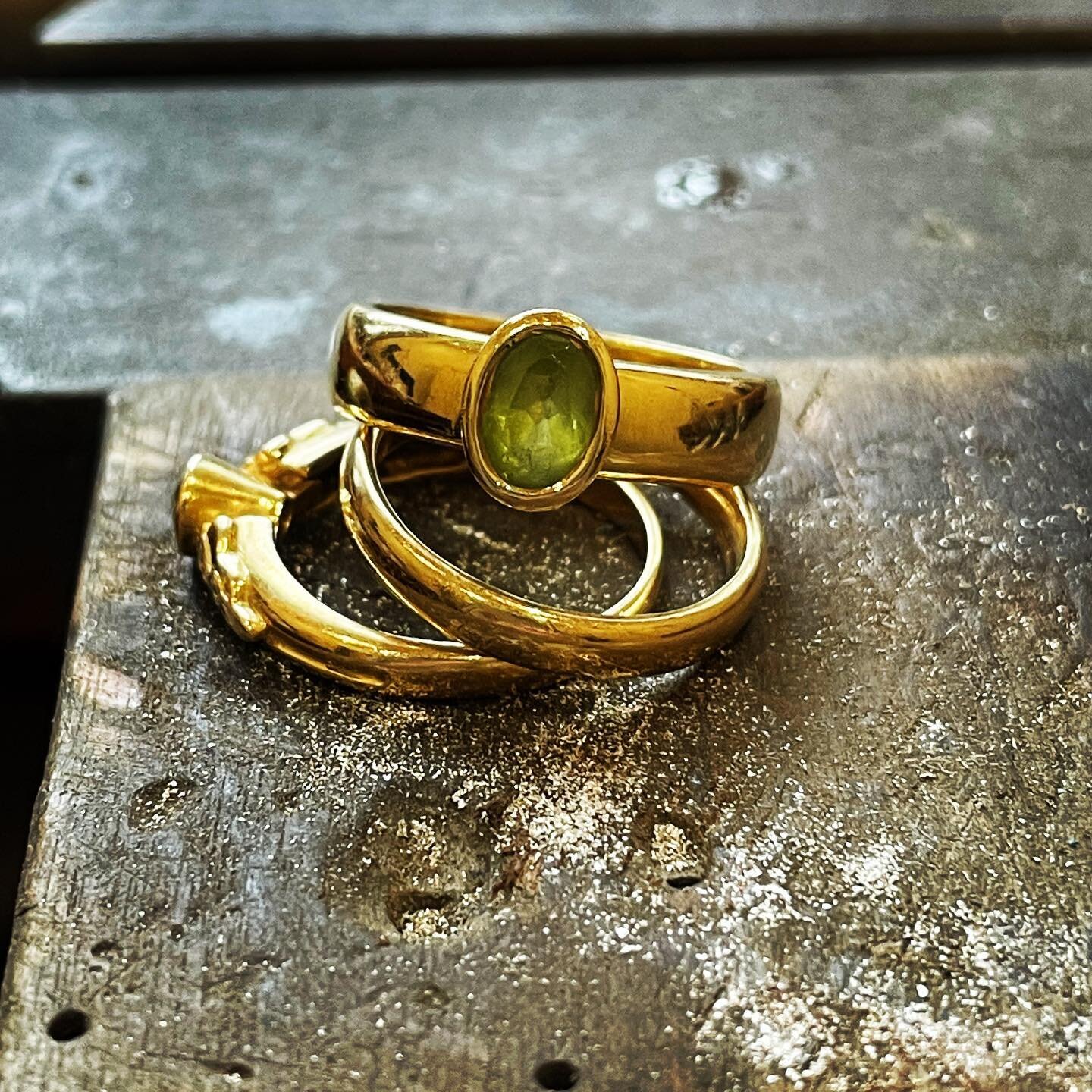 This remake started with some 18 ct gold jewellery that was no longer being worn and was remade into a chunky modern piece, reusing the central diamond and adding coloured gemstones to create a modern mother&rsquo;s ring.  Swipe to see the process.  