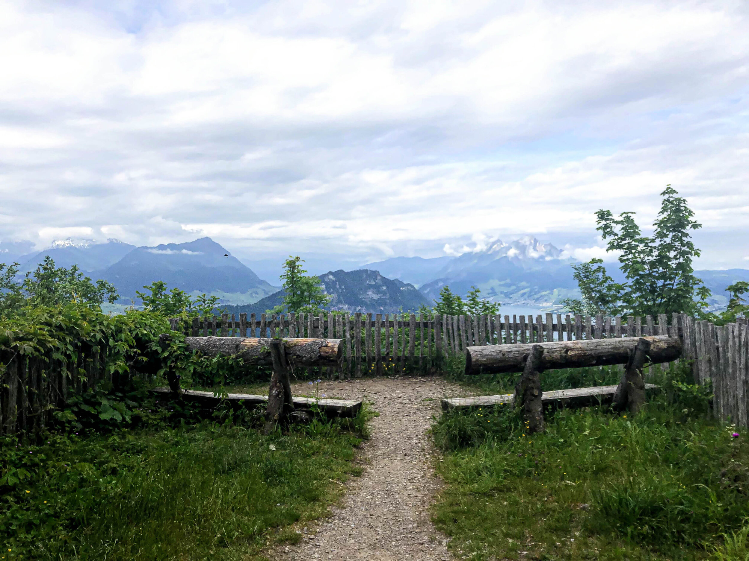 Rigi Kulm mark twain benches.jpg