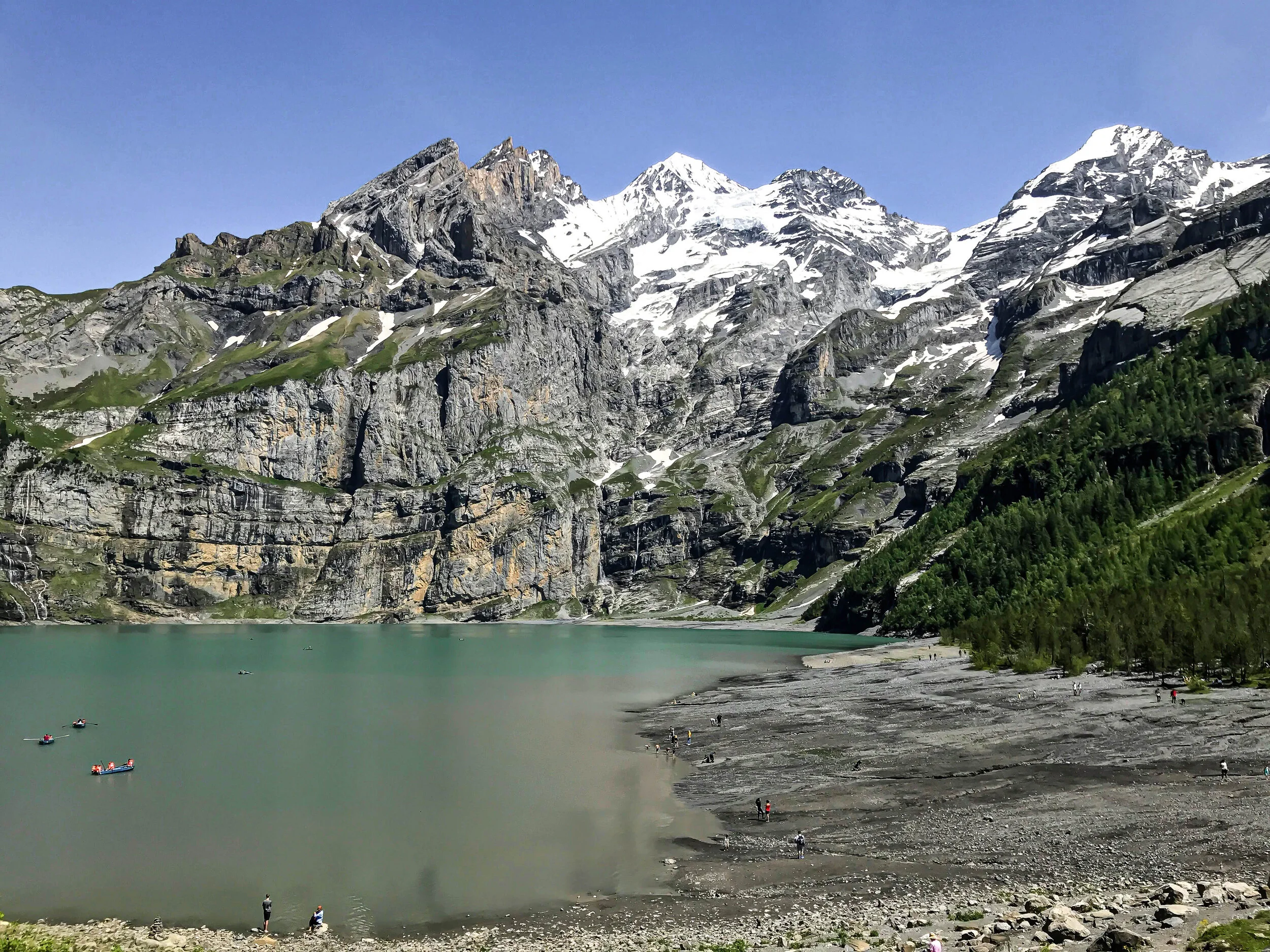 Heuberg Oeschinensee lake edge.jpg