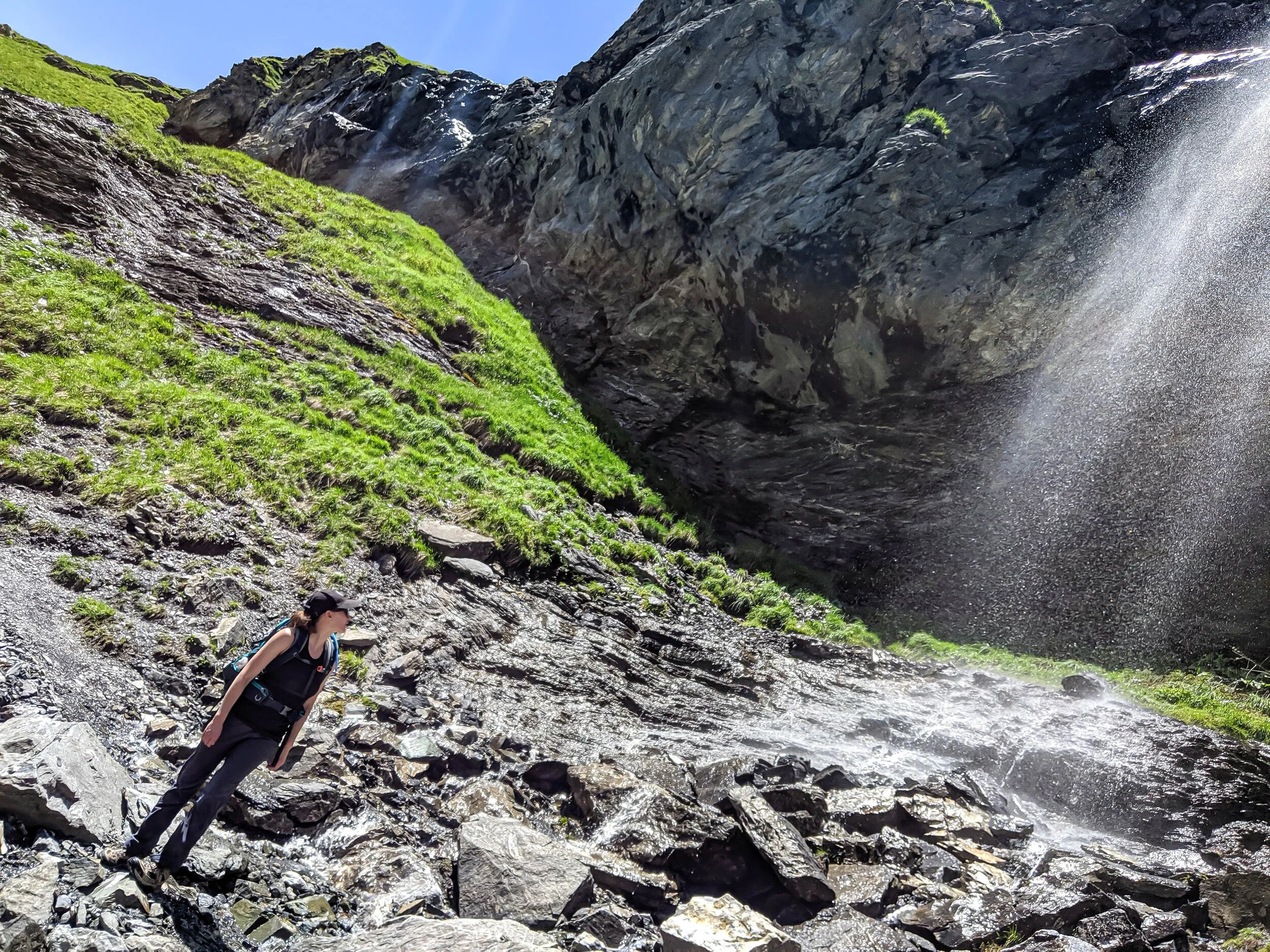 Heuberg Oeschinensee alex and waterfall.jpg