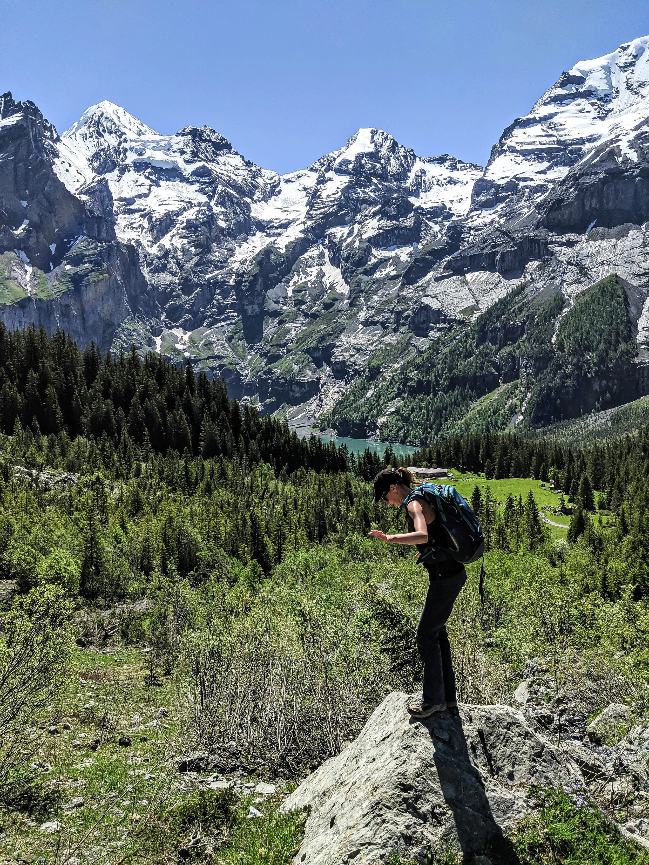 Heuberg Oeschinensee alex on rock.jpg