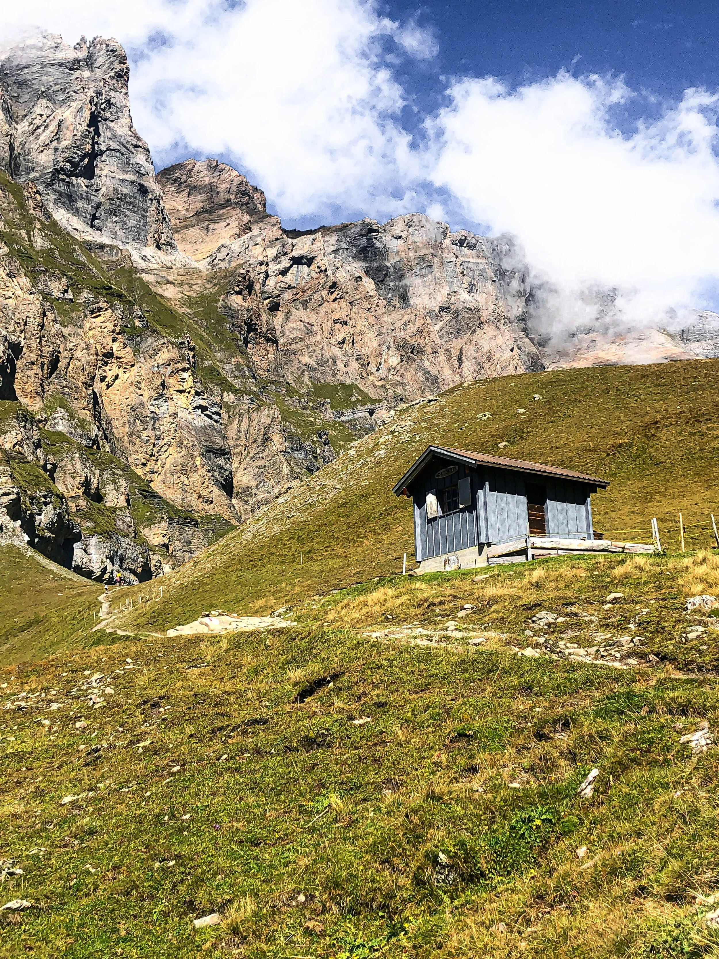 Surenenpass hut.jpg