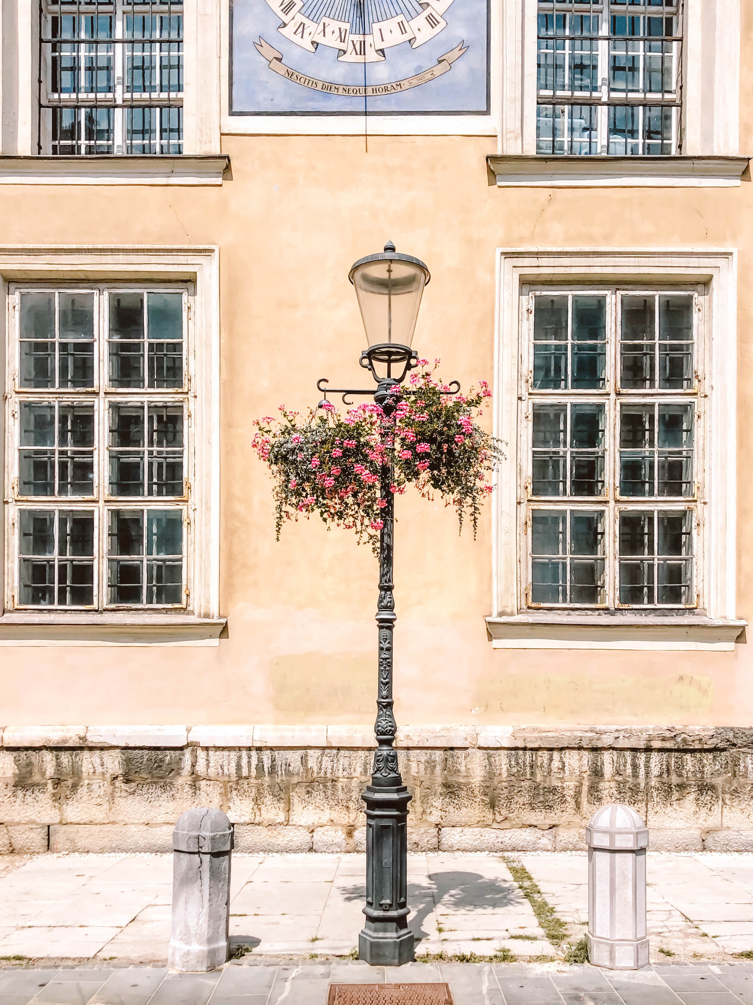 Slovenia Ljubljana lampost with flowers.jpg