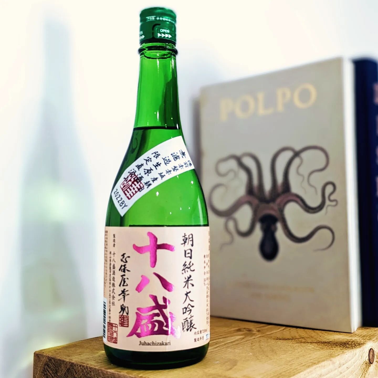 STOP... Nama Time.🍶
.
Juhachi Zakari 'Directly Drawn' Junmai Daiginjo Nama Genshu 
.
In a nutshell: Fresh vibrant fruity
.
Why we love it: The brewery's meticulous use of water from the local Takahashi River, paired with Asahira rice (full of the fl