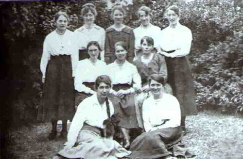 Female workers of Arthur Bells Mill - 1919
