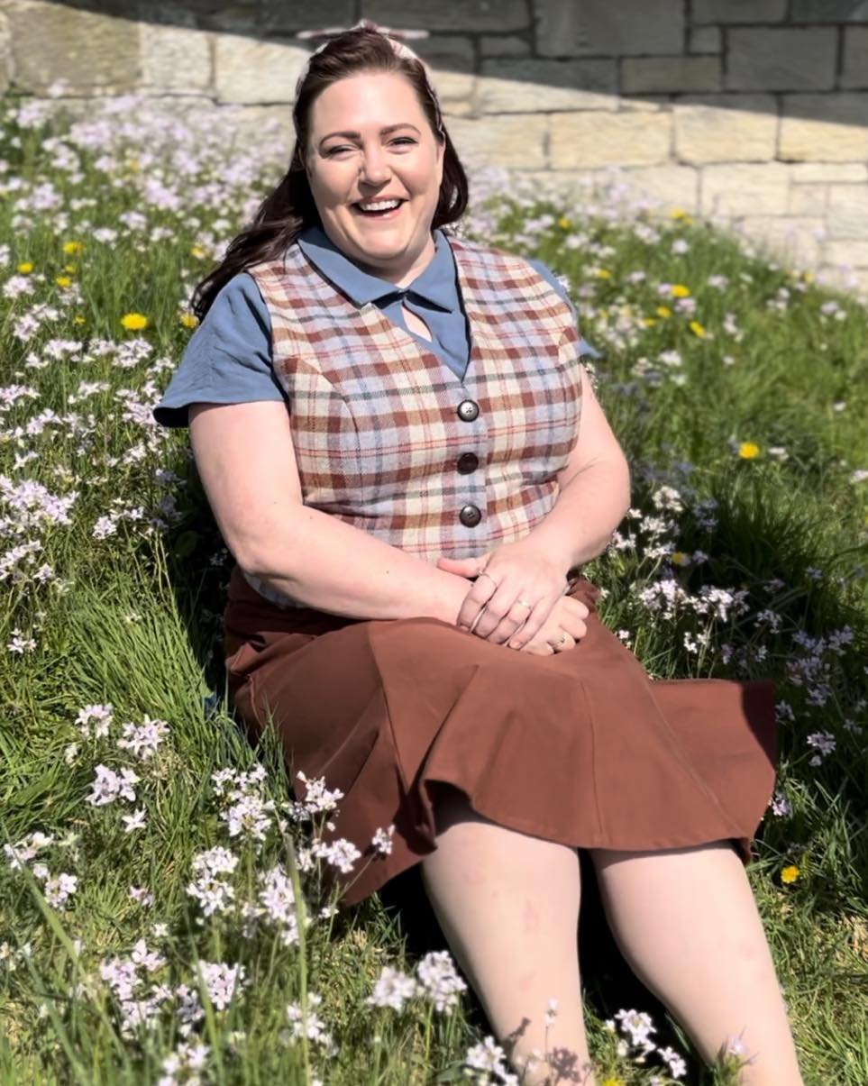 It&rsquo;s giving spring 💐🌻🌼

Vickie wears the &lsquo;Jean&rsquo; blouse, &lsquo;Polly&rsquo; waistcoat and &lsquo;Nen&rsquo; skirt - all available as classic styles on our website at roseswardrobe.co.uk/classic-styles ✨

#springfashion #vintagefa