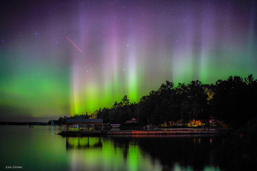 037 Northern Lights with shooting star Lisa Lirones-1.jpg