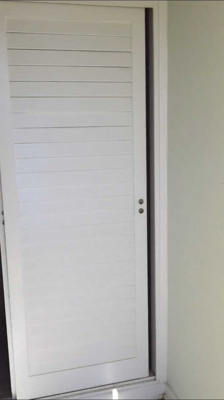  Entry closet 