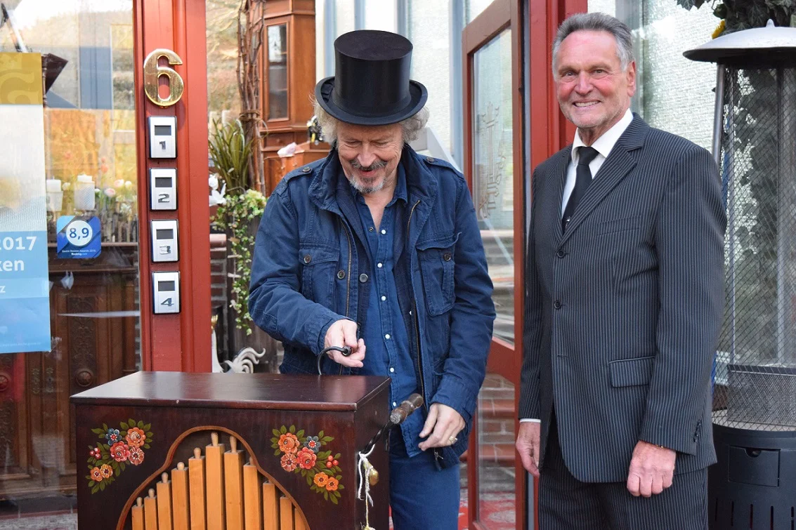 Klaus Elders mit dem Paul-Lincke-Ring Preisträger Wolfgang Niedecken