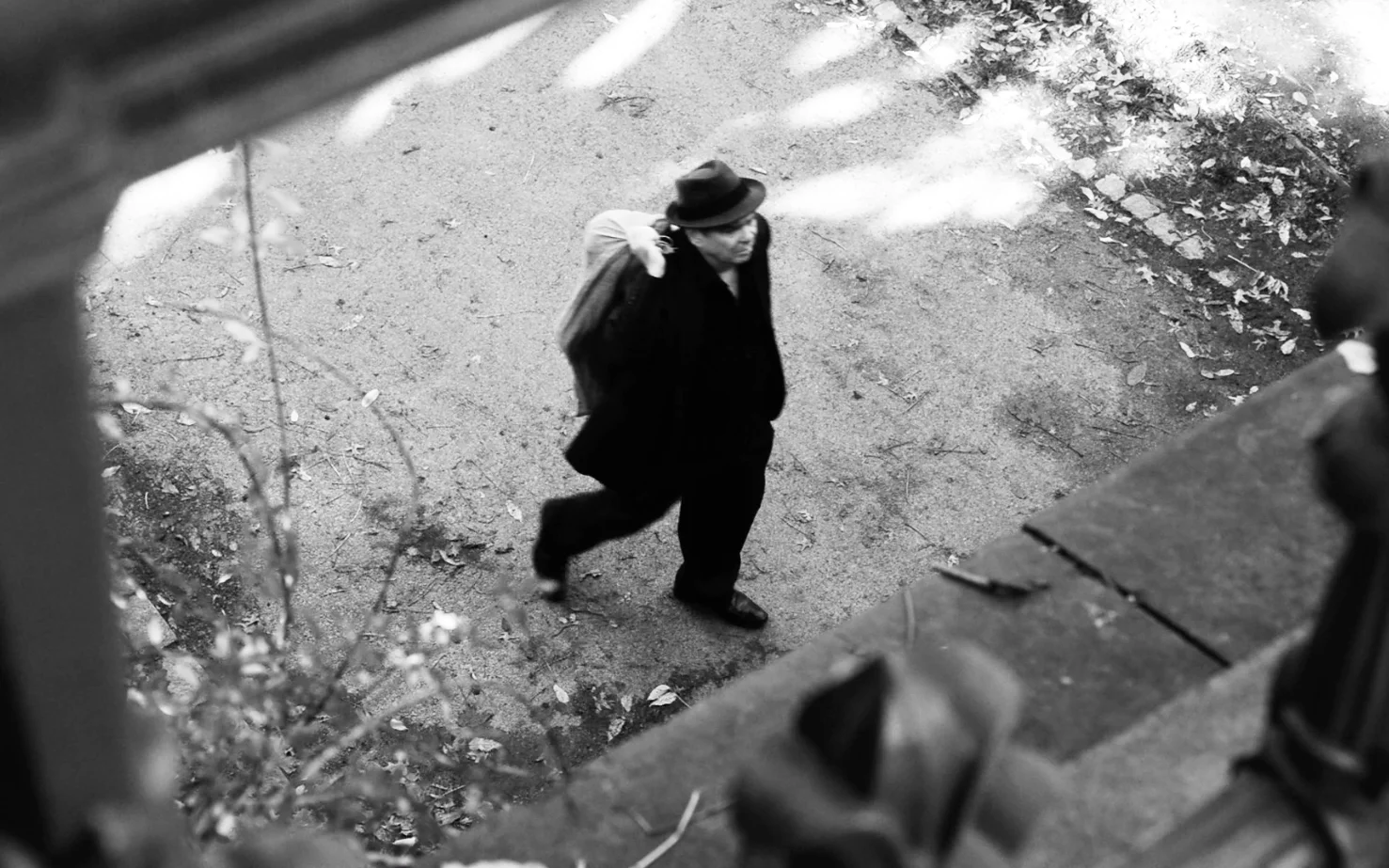 THE SENSETORM PROJECT EROE IN SITUAZIONI RISCHIOSE ”ICONIC” VIDEO SERIES Actor: Mark Solari Screenshot from video shot by Guido Luciani