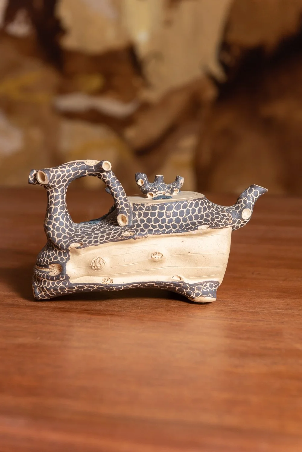 Théière en grès ocre, faux-bois, Yixing