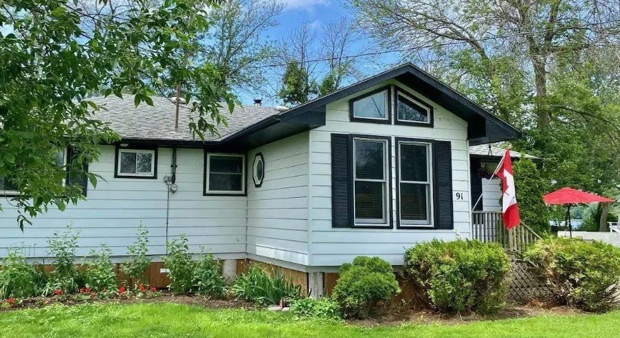 Front of cottage.jpg