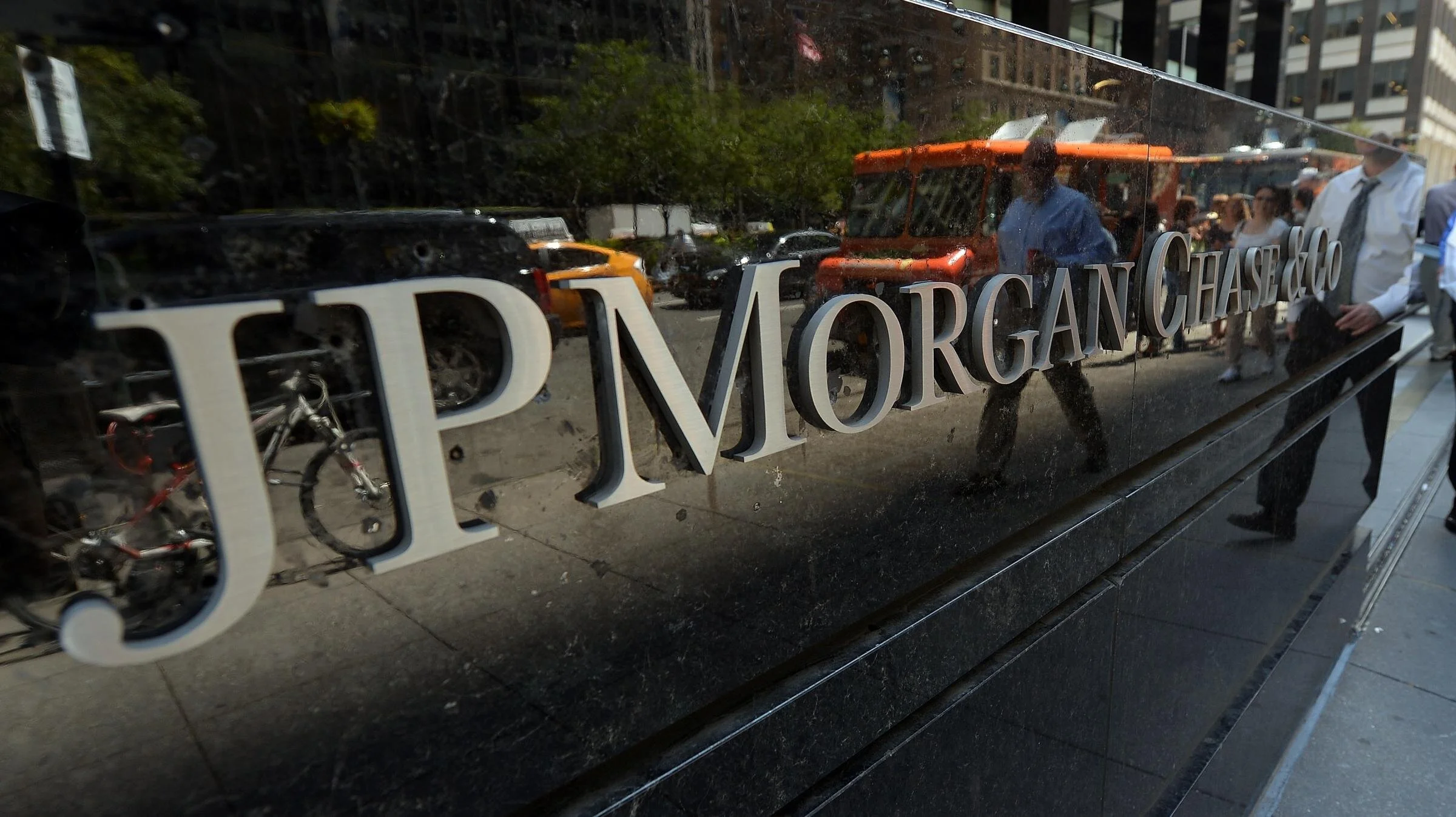 Despite a massive recession, JPMorgan Chase just posted record revenue — here’s how the bank did it