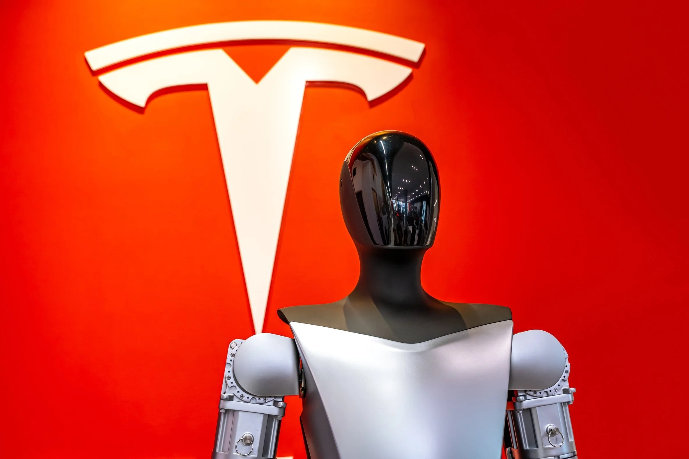 Tesla's Optimus: Pioneering the Future of Humanoid Robotics