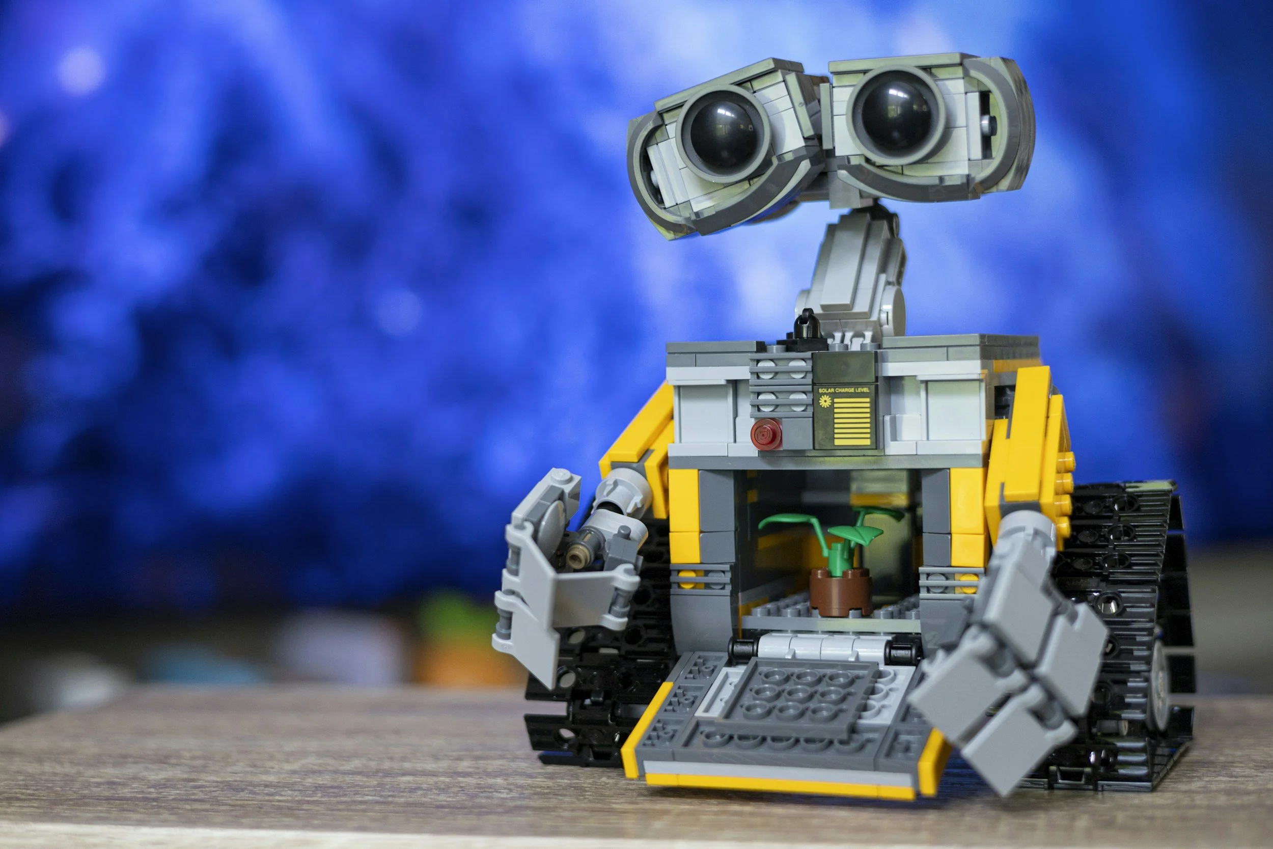 A Helping Hand or a Digital Dilemma? Navigating the World of Robo-Advisors