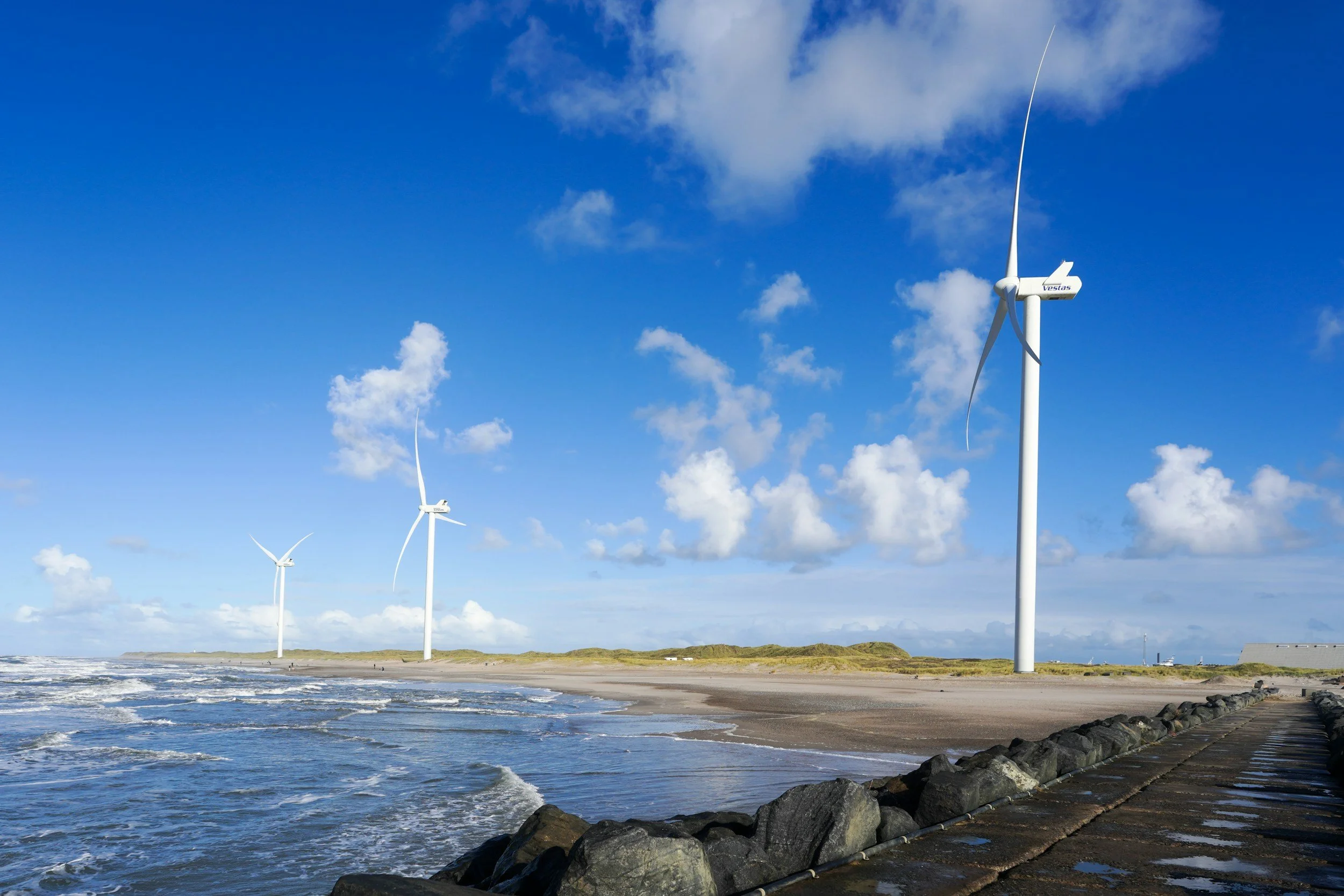 Offshore Wind vs Onshore Wind Economics: Future Investment Allocation