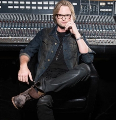 ADAM-Studio-Consolecrop-235-244-1-100-caadf3f27013cd3e552adef564c1c864.jpg