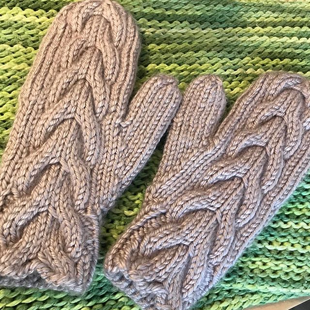 It feels a little early but had to break out my favorite midwinter hands it's - my shortened &quot;bella&quot; mittens and my @blueskyfibers &quot;Elizabeth&quot; cowl. They kept me warm on the unseasonably cold November morning. #creativity #knitter