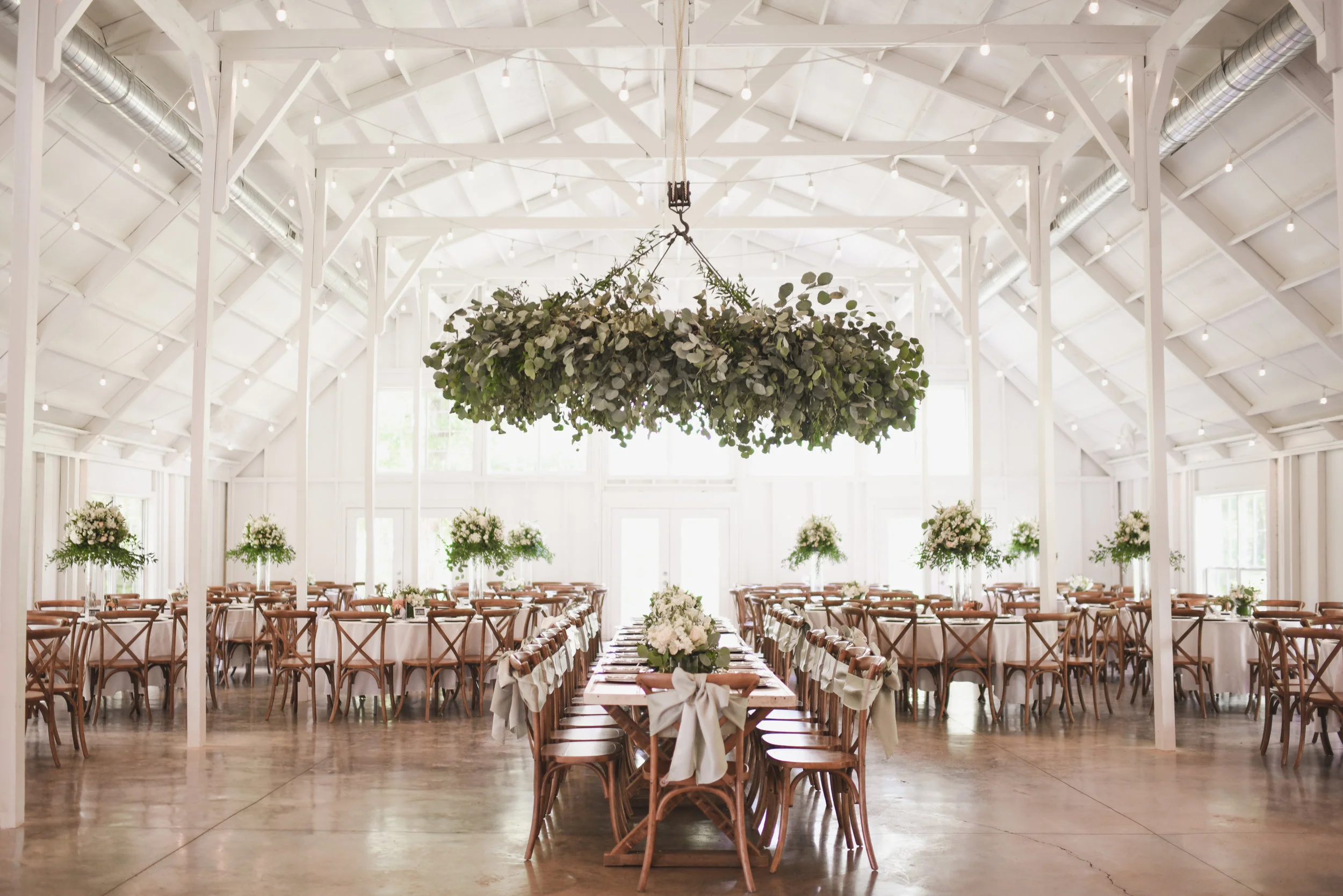 wedding flowers, bridal flowers, event design, floral design, Arkansas wedding, bride and groom, wedding venue, kindred collective