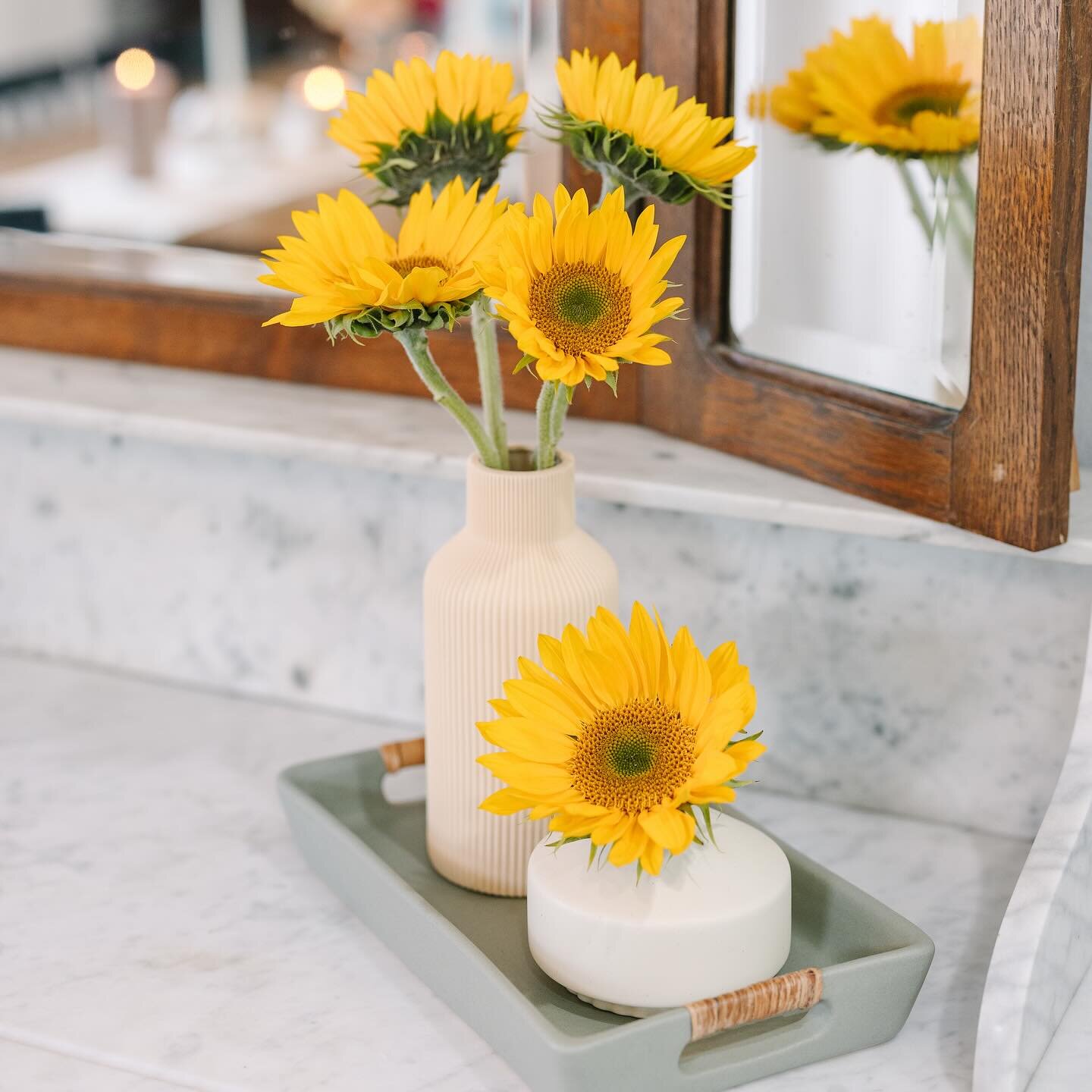 Hope everyone is having a bright &amp; beautiful day!

#myfloralcompass, #gatherinbloom, #fcblooms #sunflowerlove #seasonalfieldbunches #sunflowerbouquet #sunflowers