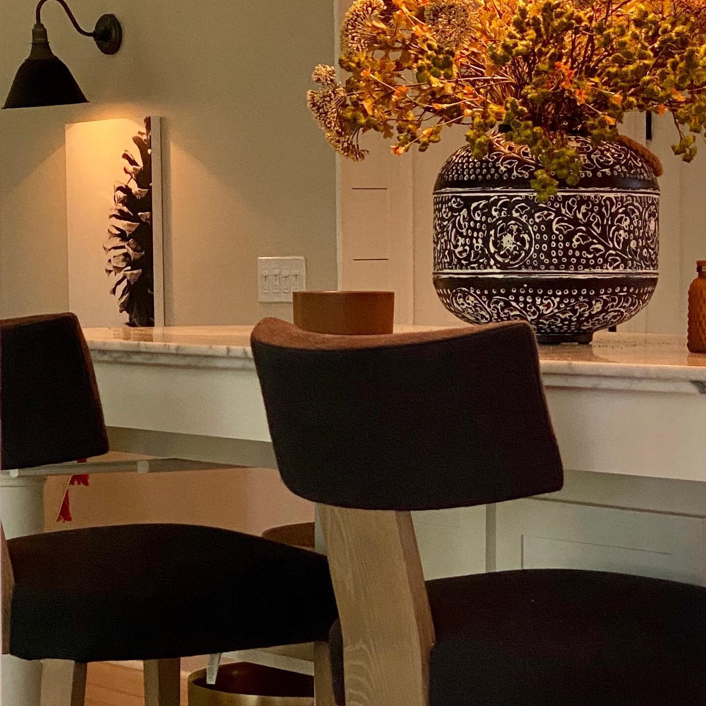 Decorating for my favorite time of year! #1 decorating tip I learned the hard way:  If you&rsquo;re like me and enjoy changing your decor with the seasons, keep the  big things like walls and furniture neutral. Then you can have fun and enjoy a new h