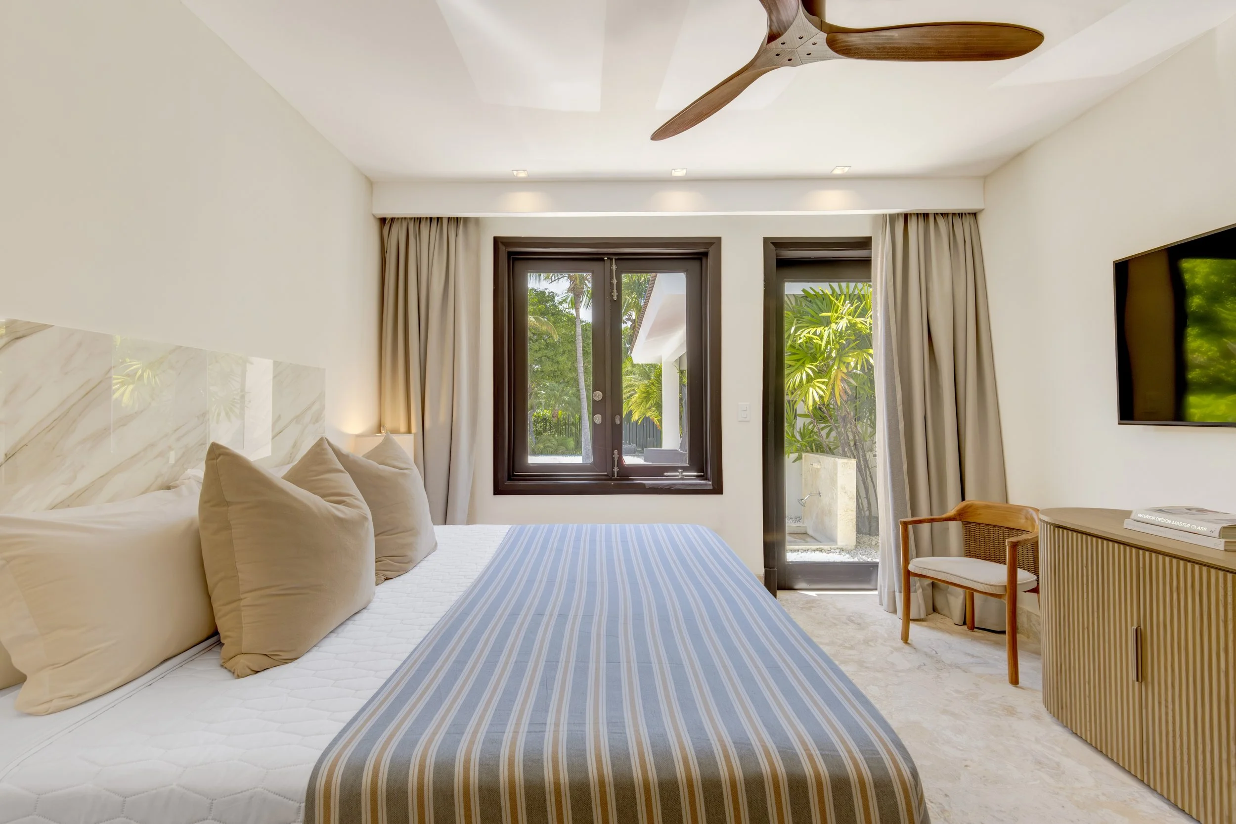 057-tenth bedroom.jpg