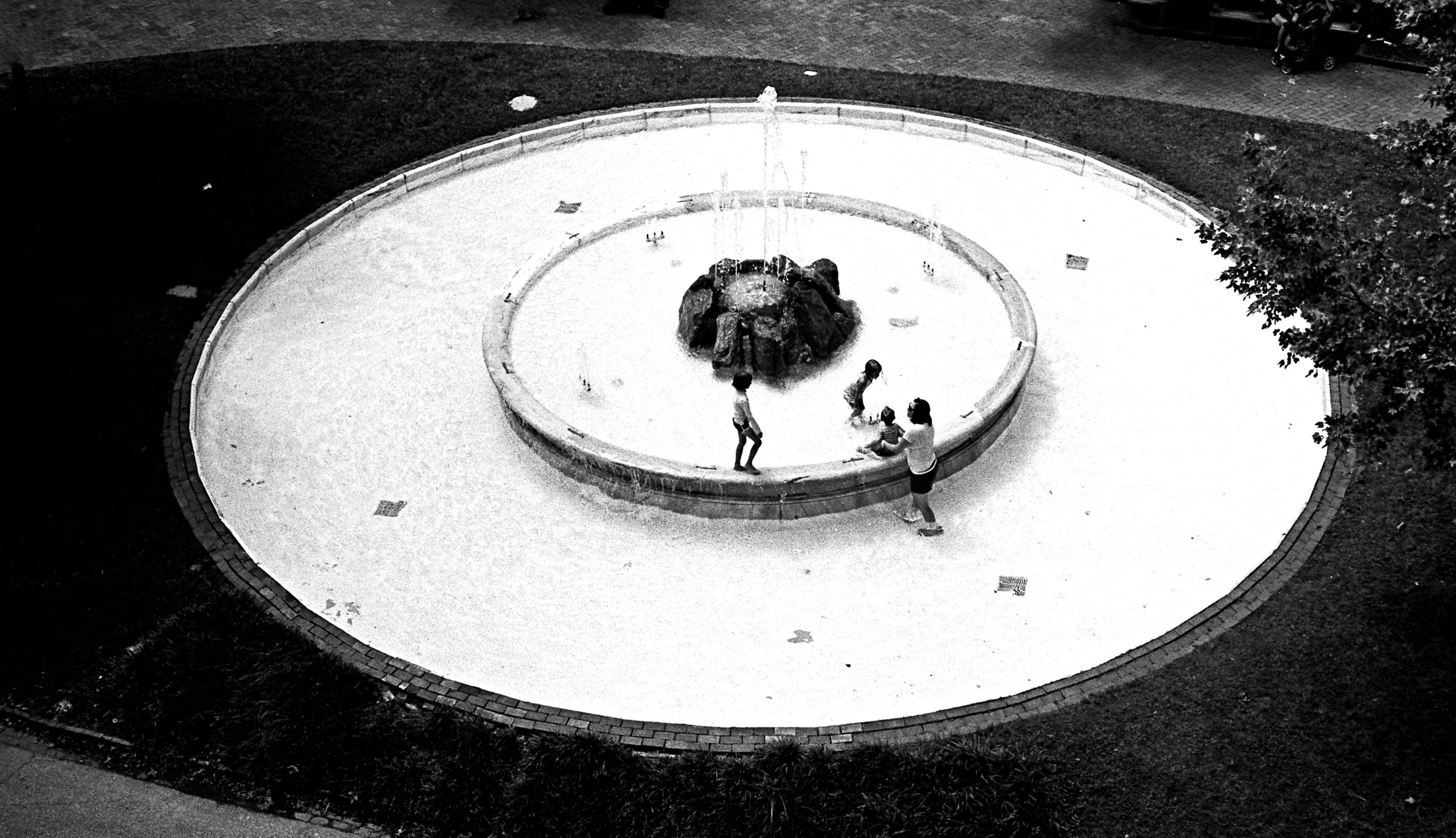 Circle Waterfountain JPEG.jpg