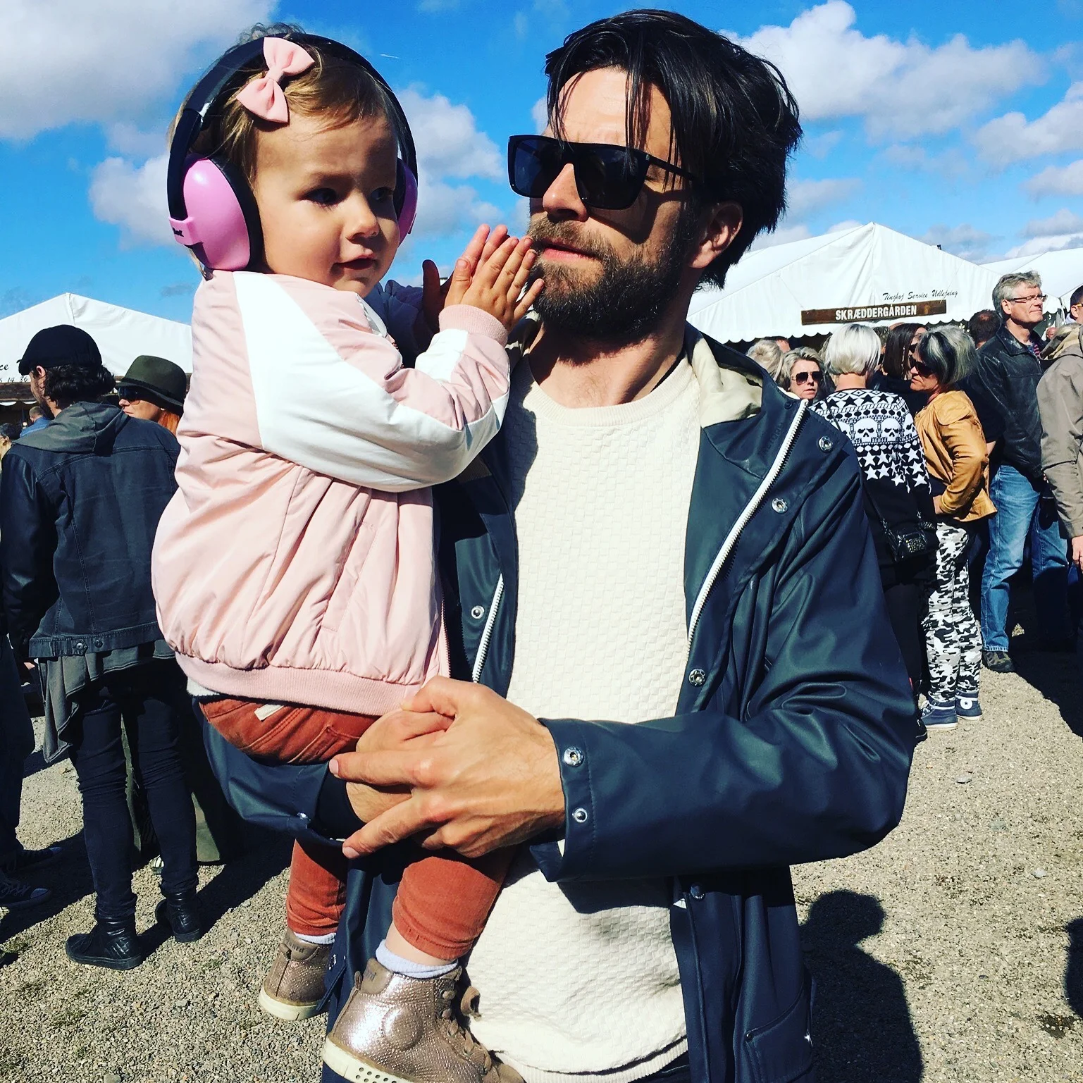 KLAGER OVER MIN DATTER