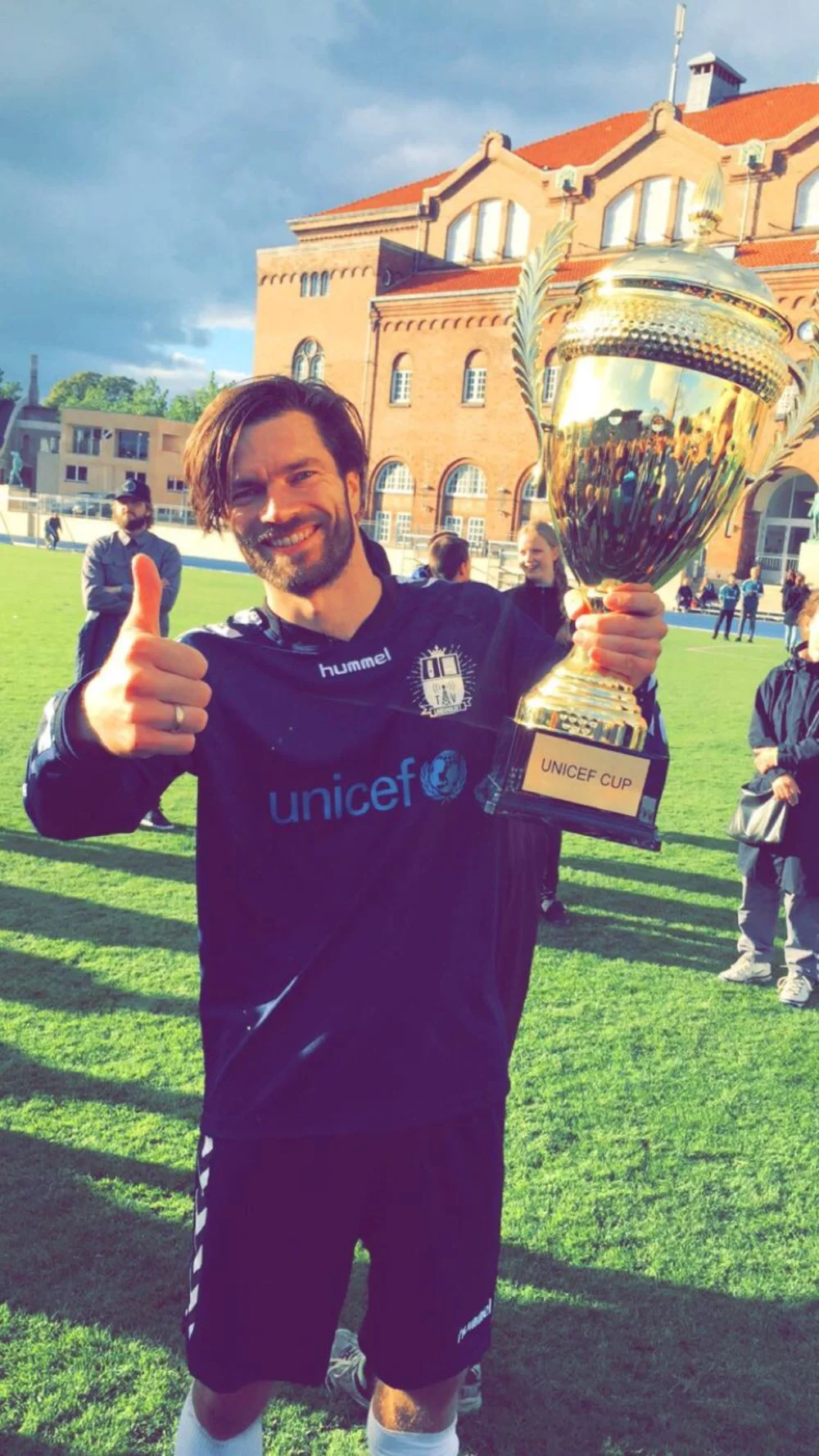 GUIDE TIL AT TALE MED OM FODBOLD