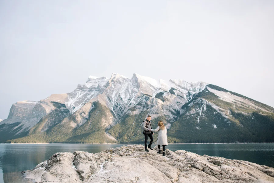 Enagement session in Banff, with the lake and mountains with Cal