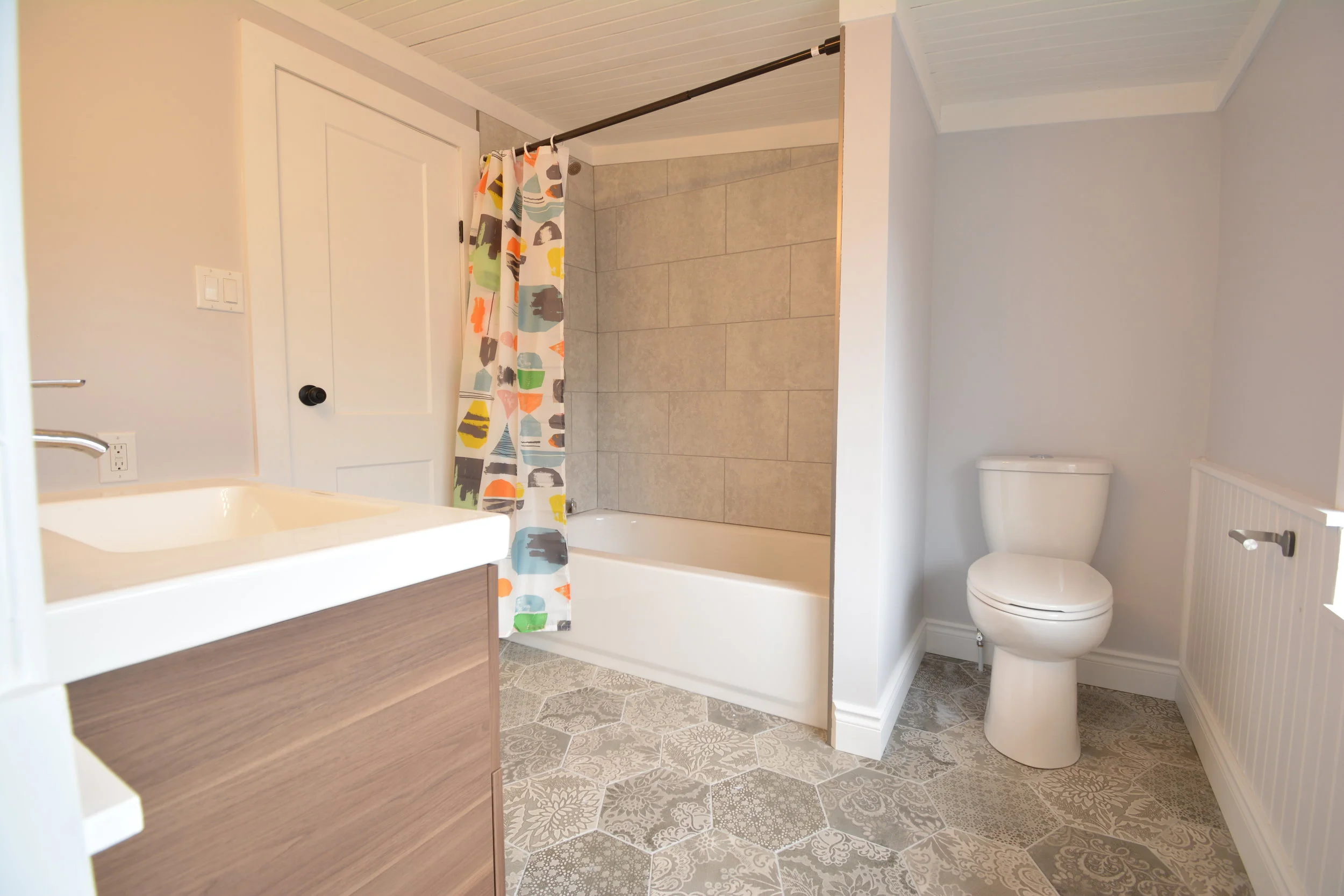 Bathroom2.JPG