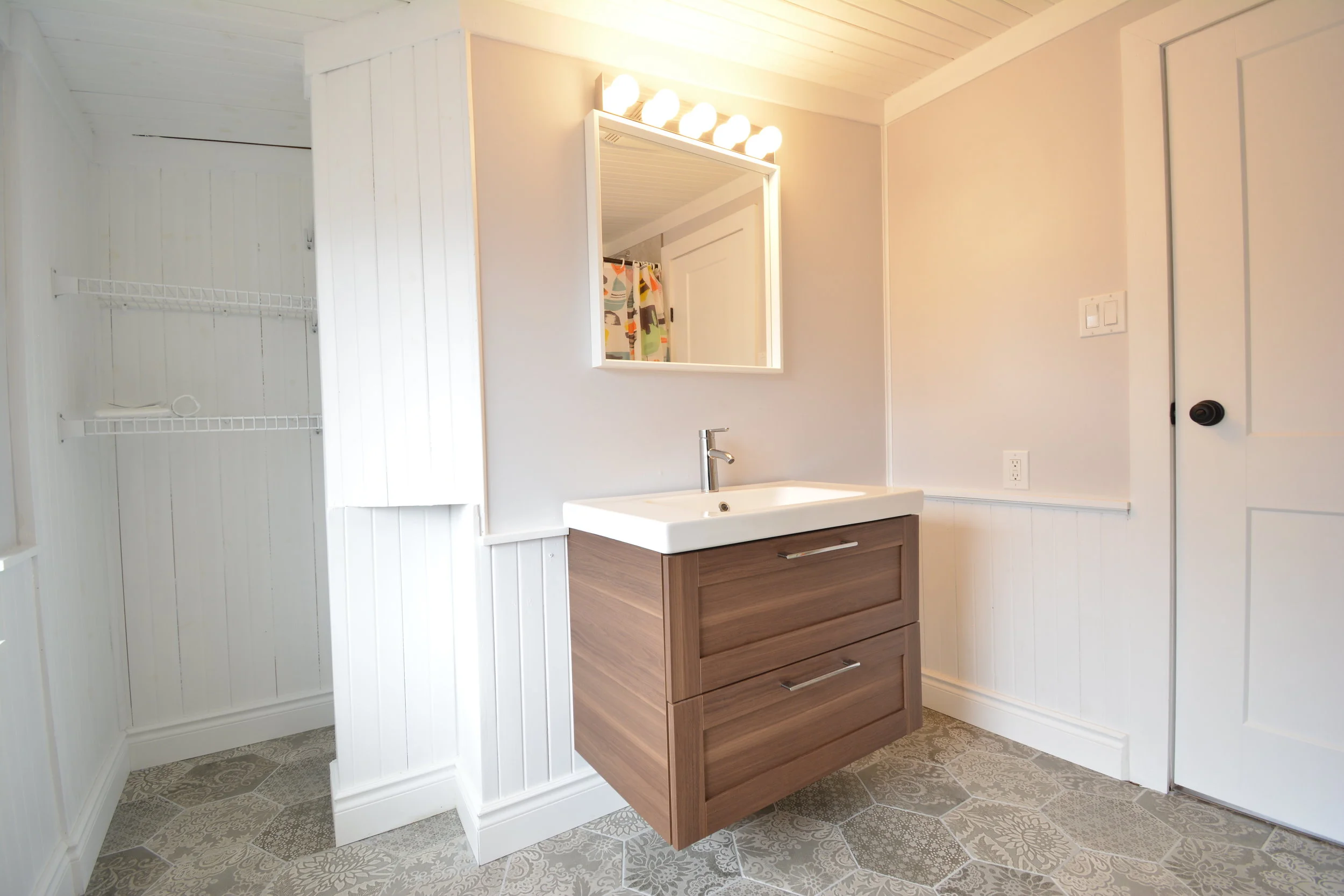 Bathroom1.JPG