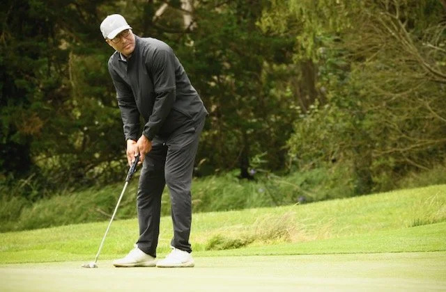 Giants alum Randy Winn sizes up long birdie putt