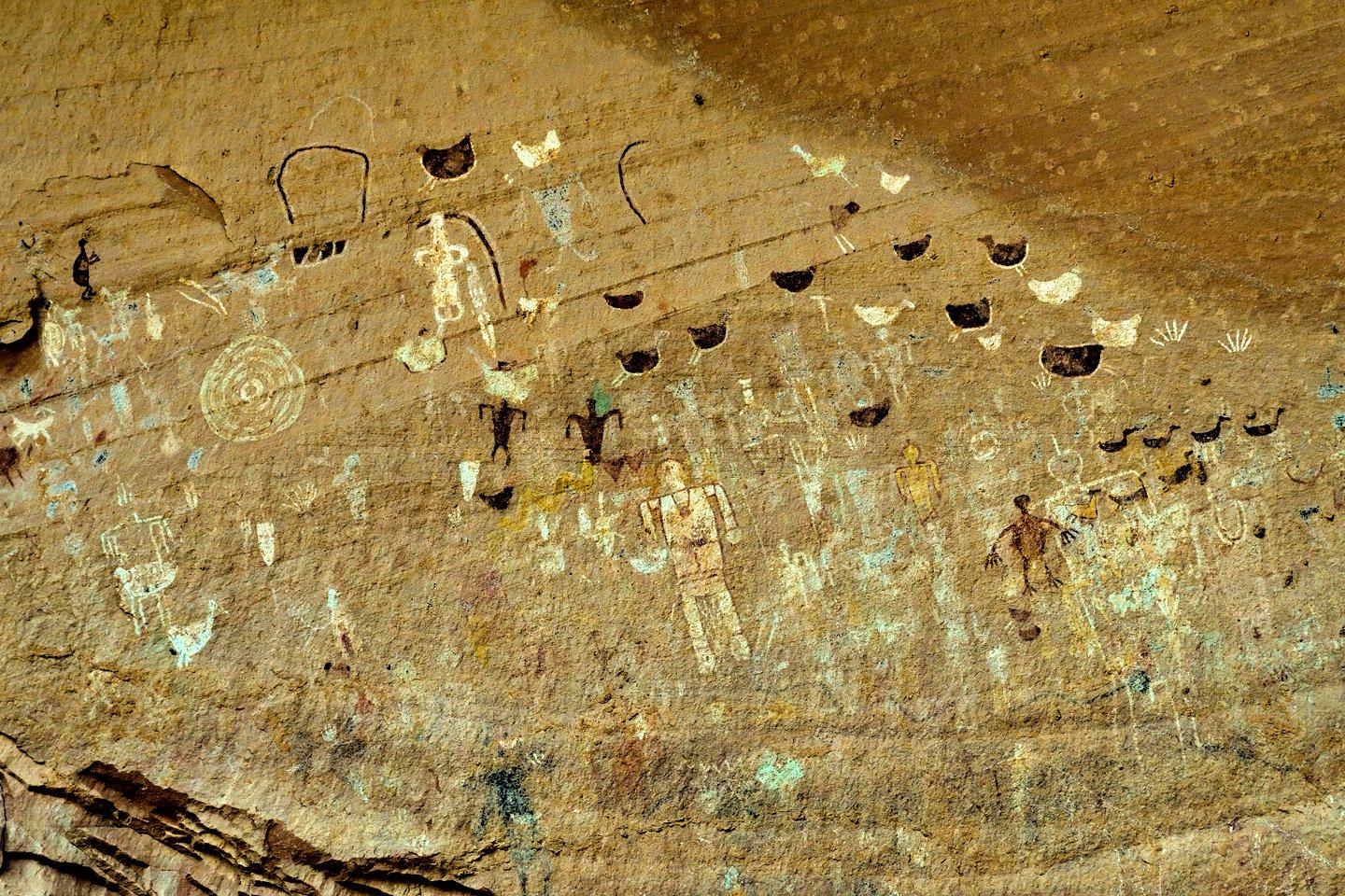 Using the environment to embed cultural history. This is an example of 'information persistence', 'embedded meaning', 'externalization of knowledge and ideas'. How can we use vertical enclosures to tell our stories? To educate future generations of w