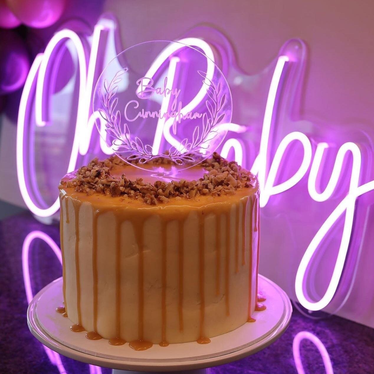 &mdash;&mdash; here&rsquo;s to the babies that made you mothers 🫶

Such an eye catching &amp; effective use of our Oh Baby neon on the baby shower cake table ⚡️