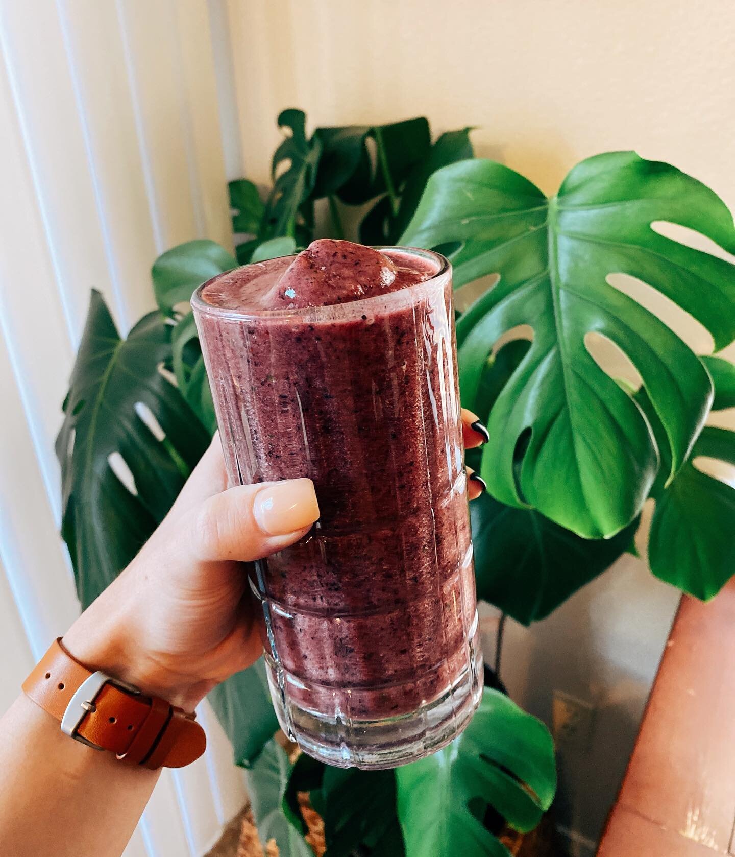 Been really trying to up the smoothie game lately&hellip; 🤤 (But like slowly, because healthy foods are many monies).
&bull;
Specifically I&rsquo;ve been trying to detox from heavy metals, like mercury, lead, arsenic, etc., and today I posted five f