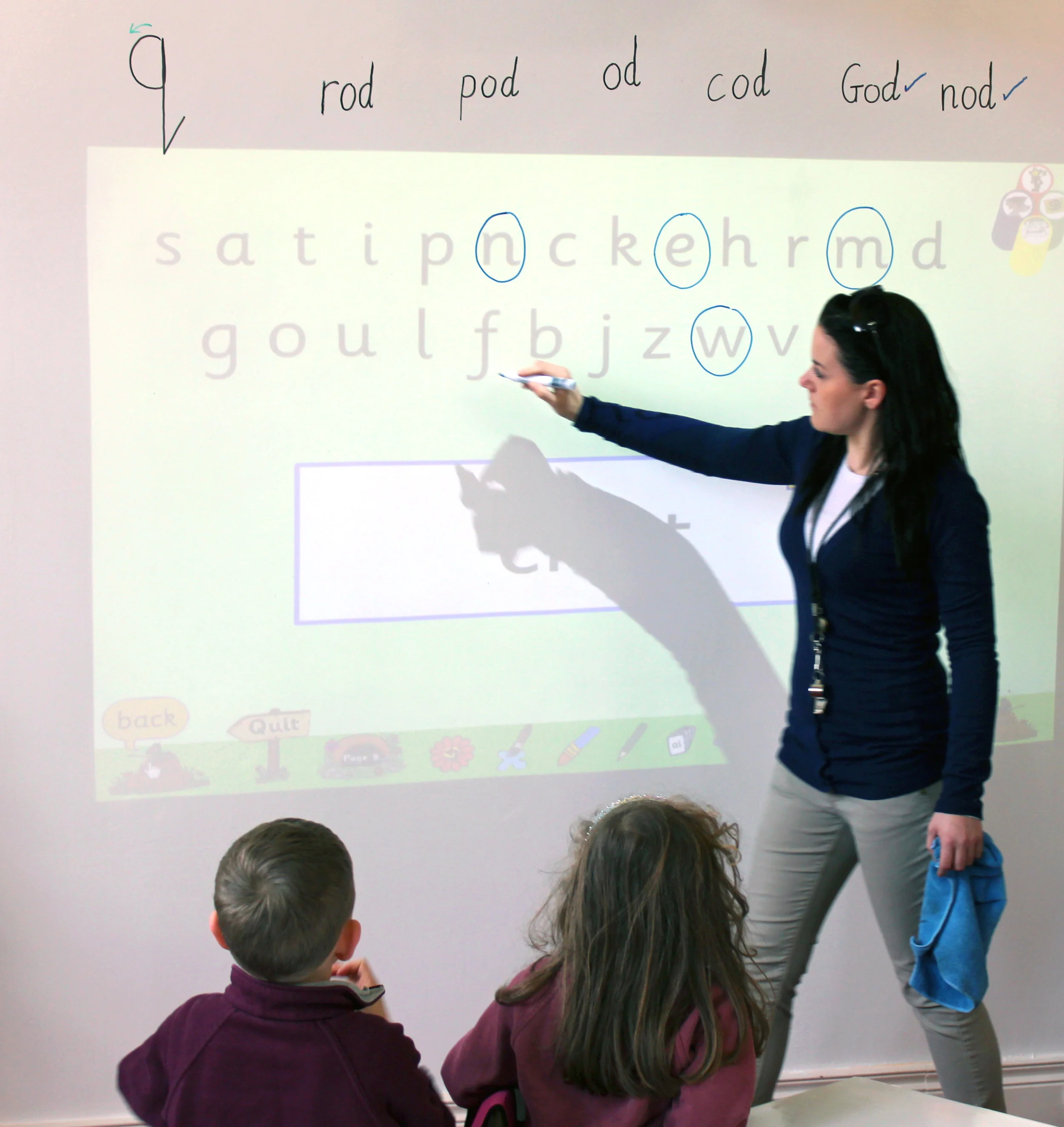 1-Smart-Projector-Wallcovering-in-Use.jpg