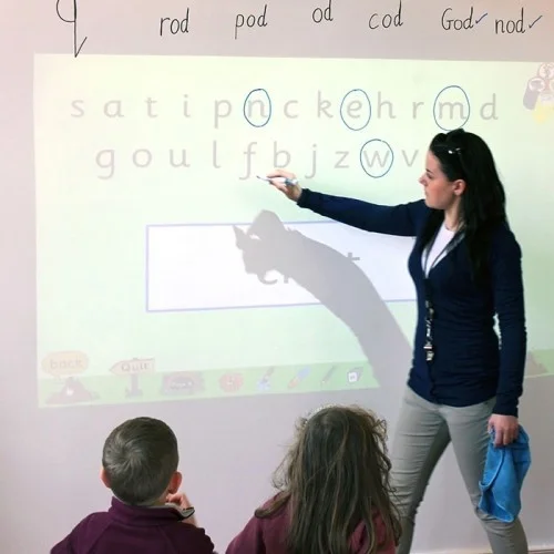 smart-whiteboard-wallpaper-low-sheen-used-in-classroom.jpg