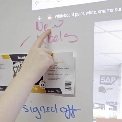 using-smart-magnetic-whiteboard-wallpaper-low-sheen-in-a-meeting.jpg