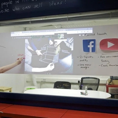 writing-and-projecting-and-using-magnets-on-smart-magnetic-whiteboard-wallpaper-low-sheen-1.jpg