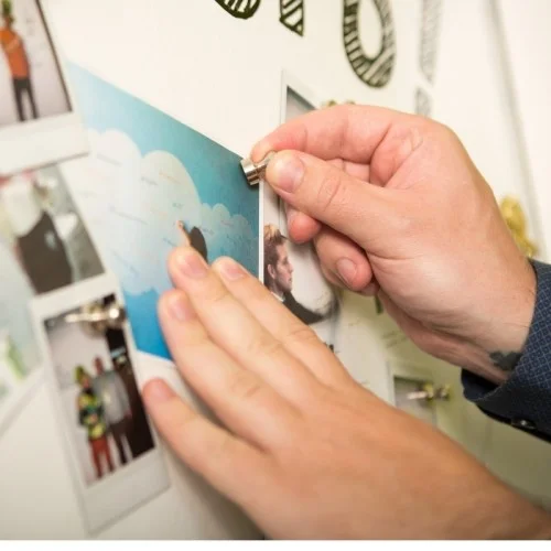 customer-wall-created-with-magnetic-plaster.jpg