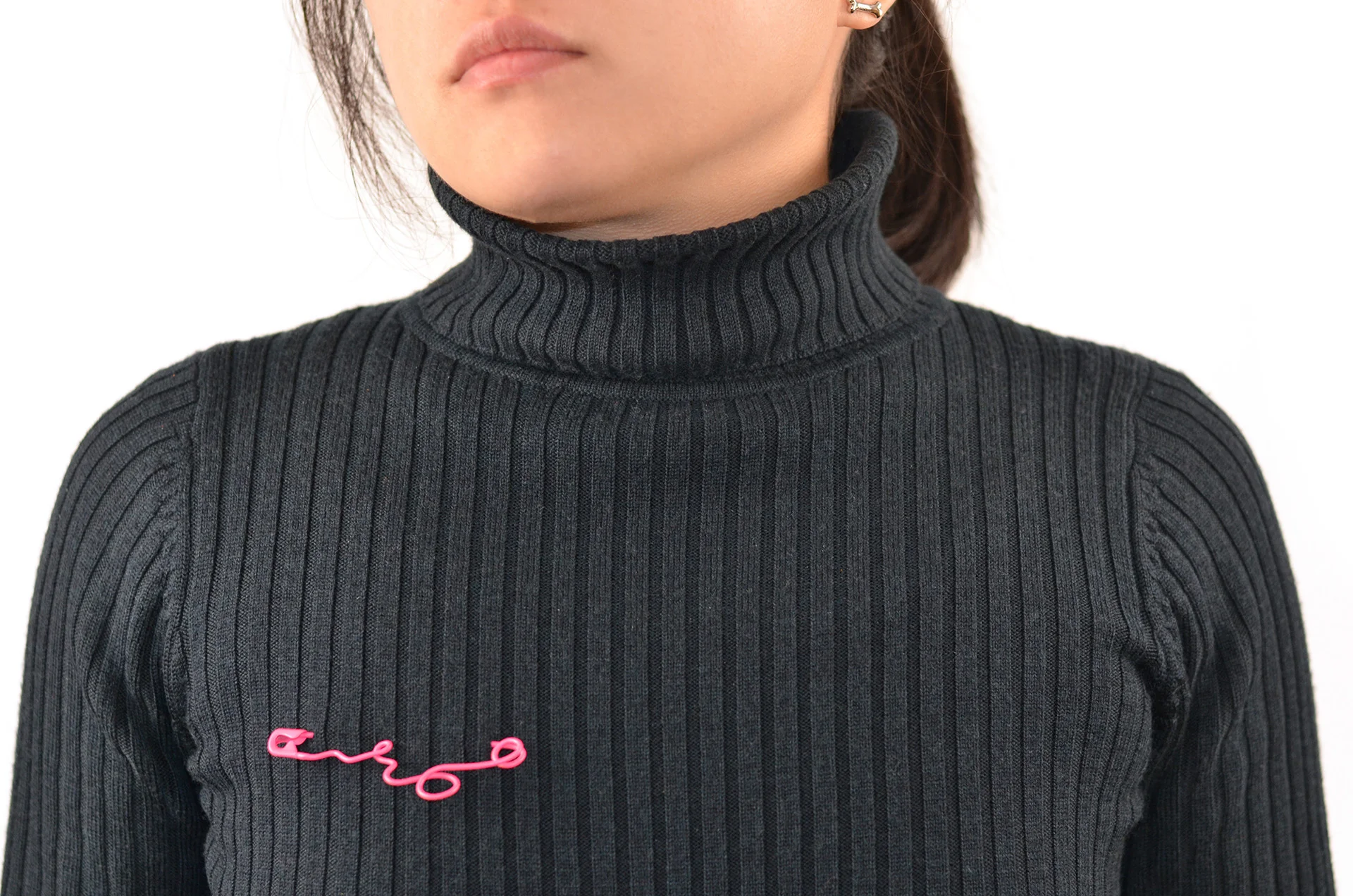 safety pin 1920.jpg