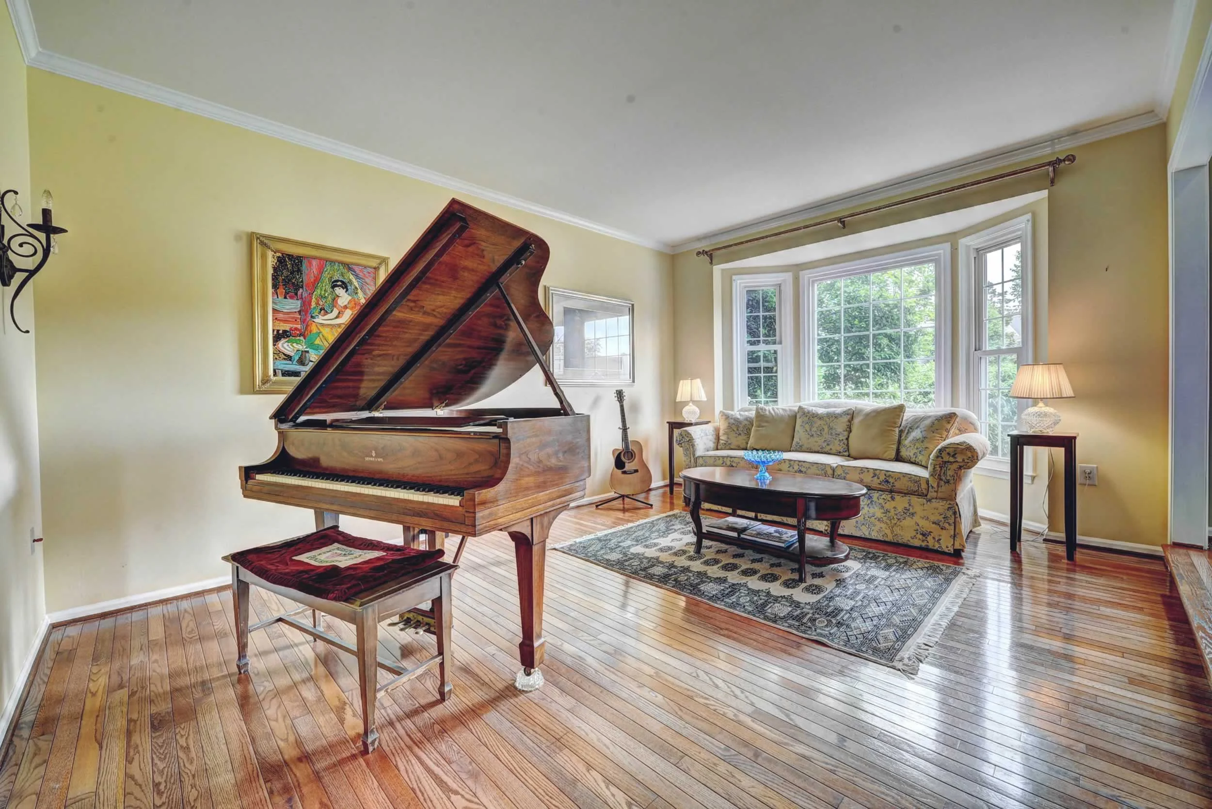 Living Room.jpg