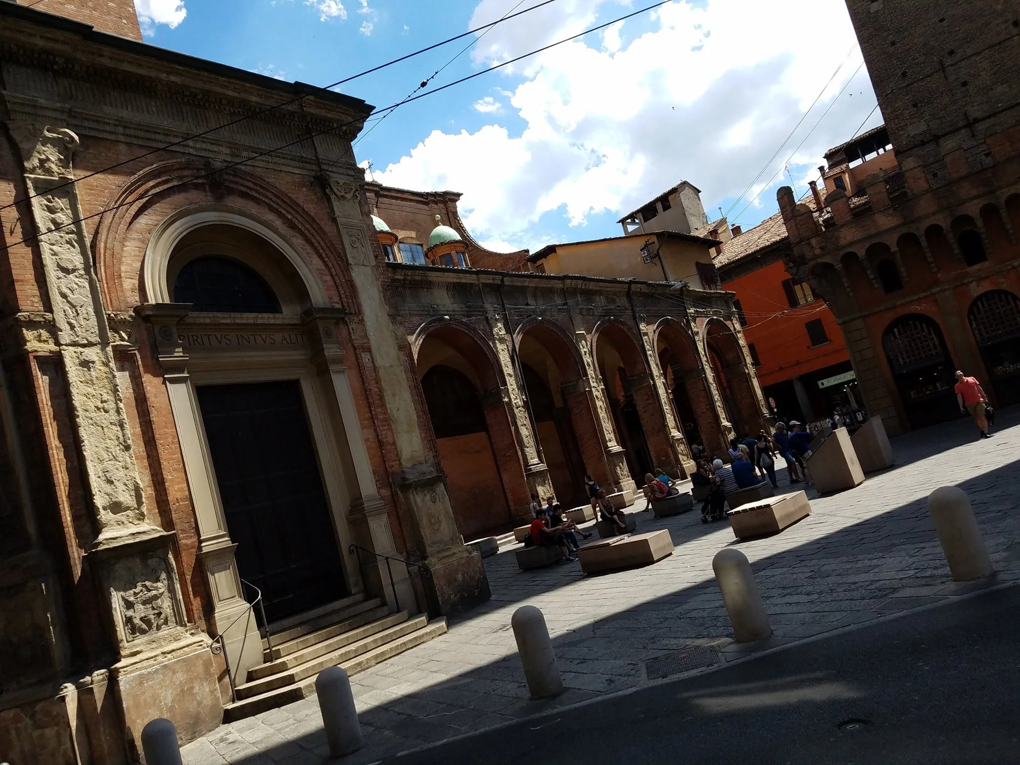 Piazza Maggiore Bologna.jpg