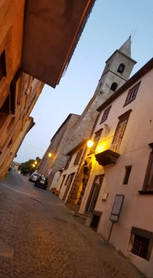 Arlena di Castro.jpg