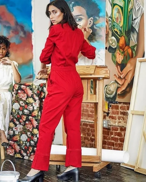 Though still very early in her career, figurative painter Chloe Wise is gaining a lot of attention on social media and in the press, and her primary market prices reflect that success.