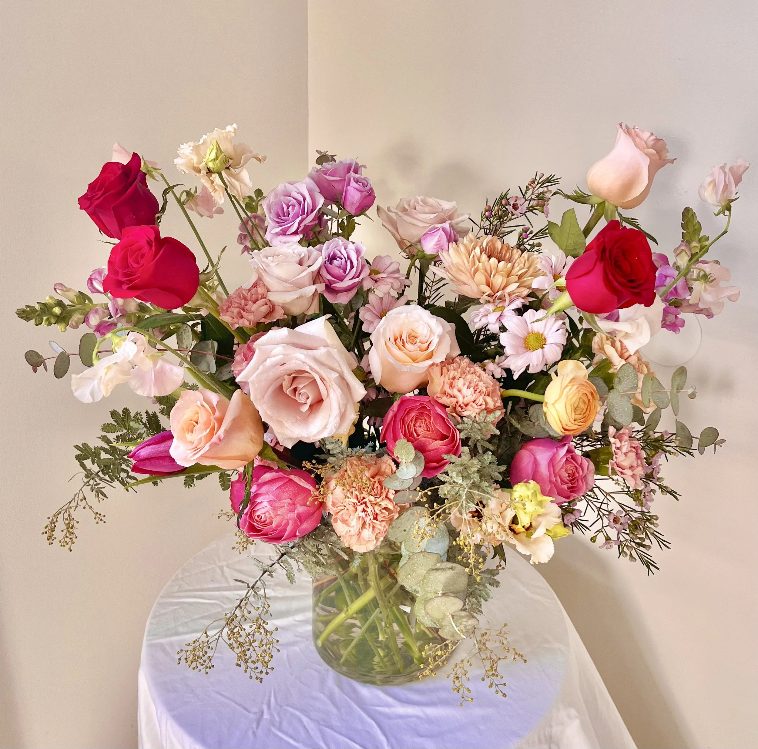 valentines day flower arrangement roses romantic large vase